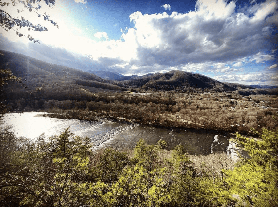 16 Best Smoky Mountain Small Towns In Tennessee & North Carolina