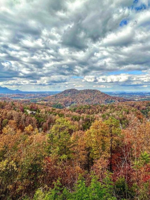 5 Best Small Towns in the Smokies to Experience Fall