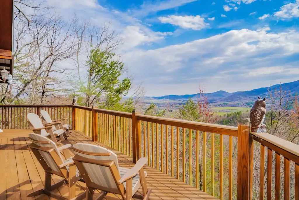 Cabin of Many Colors-Wears Valley, TN